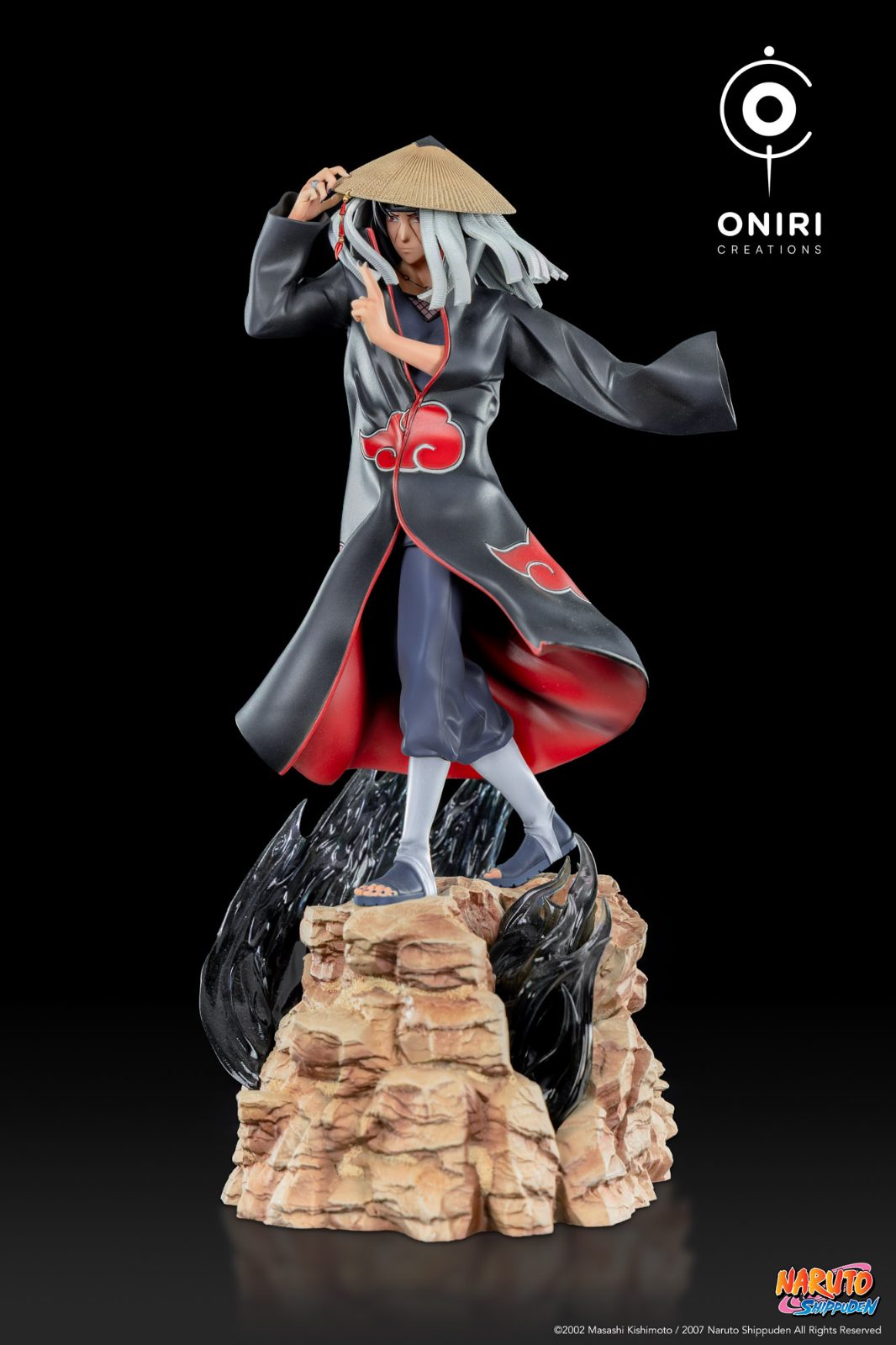 Statue Itachi Uchiha, vue de trois quarts